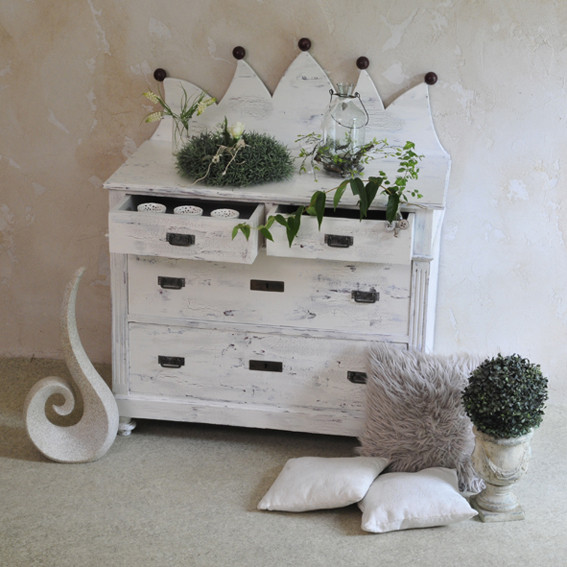 Kommode in Shabby chic weiß für Ihren Babyladen